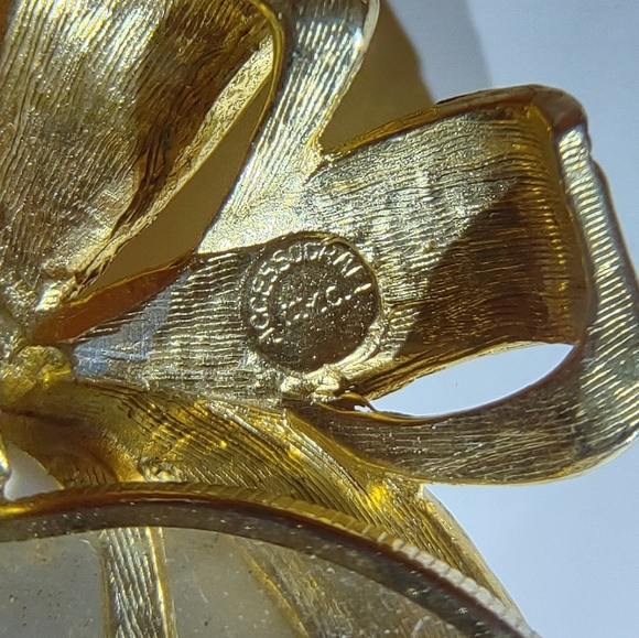 Vintage Accessocraft NYC Magnifying Glass Pendant - Picture 3 of 3